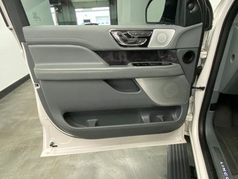 Used 2019 Lincoln Navigator Reserve AWD/4WD image 45