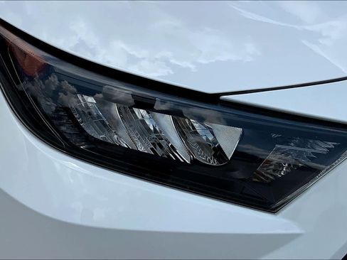 Used 2019 Toyota RAV4 LE FWD image 27