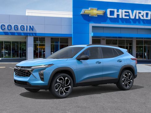 New 2026 Chevrolet Trax RS w/ Sunroof Package FWD image 2