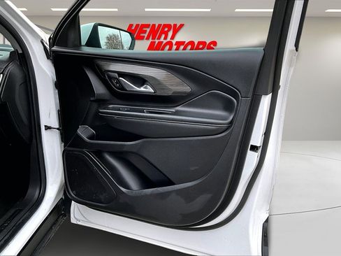 Used 2024 GMC Terrain SLE image 26
