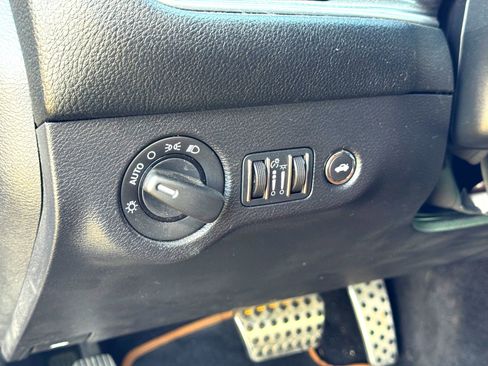 Used 2015 Dodge Challenger SRT Hellcat image 15