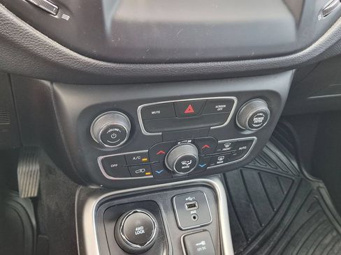 Used 2020 Jeep Compass Latitude AWD/4WD image 17