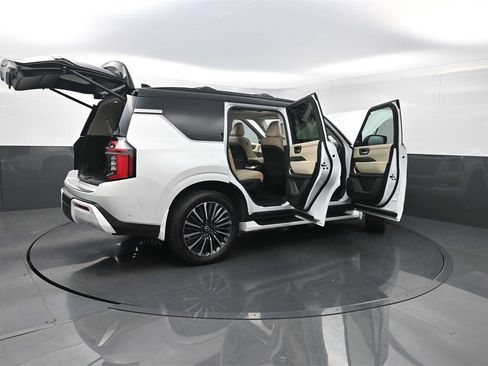 Used 2025 Nissan Armada Platinum Reserve image 46