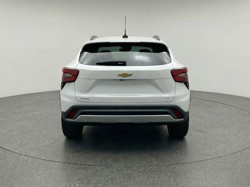 Used 2025 Chevrolet Trax LT w/ LT Convenience Package FWD image 6