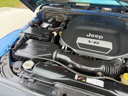 Used 2014 Jeep Wrangler Unlimited Sahara w/ Dual Top Group image 36