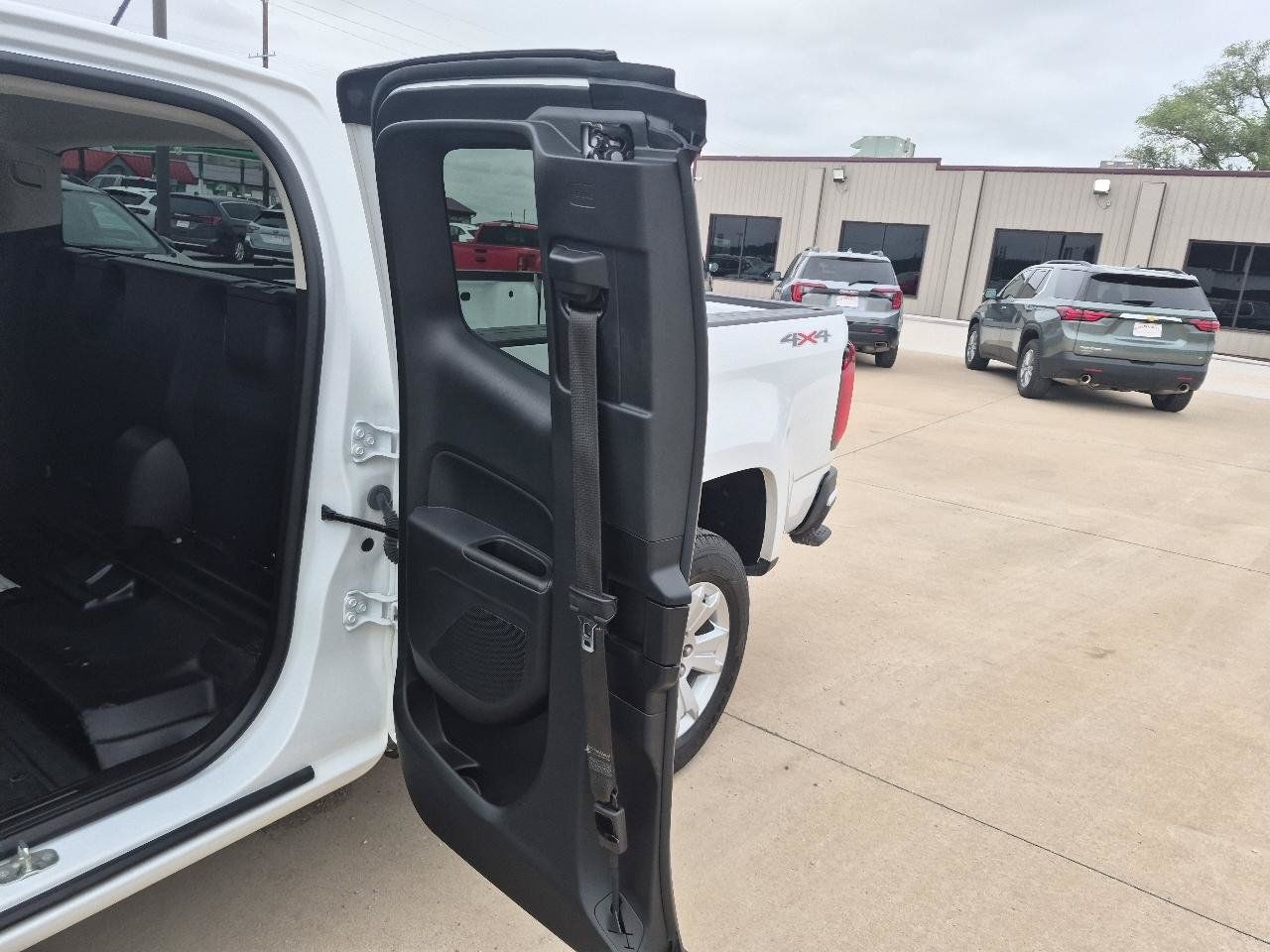 Used 2022 Chevrolet Colorado LT w/ Fleet Safety Package AWD/4WD image 10
