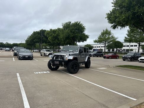 Used 2017 Jeep Wrangler Unlimited Sahara w/ Connectivity Group image 1