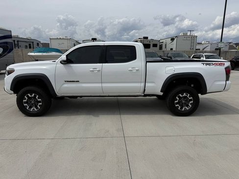 Used 2019 Toyota Tacoma TRD Off-Road w/ Technology Package AWD/4WD image 6