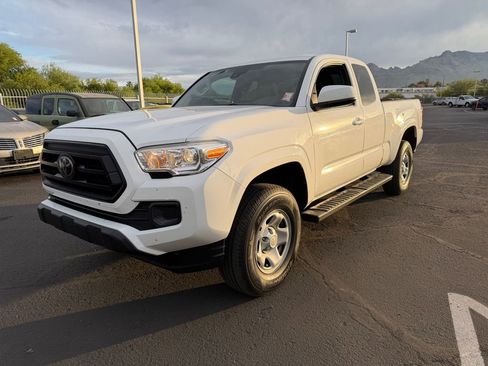 Used 2020 Toyota Tacoma SR image 3