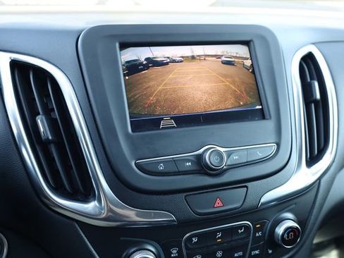 Used 2020 Chevrolet Equinox LT image 22