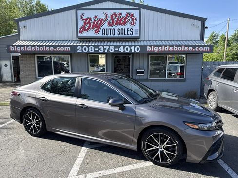 Used 2023 Toyota Camry SE FWD image 1