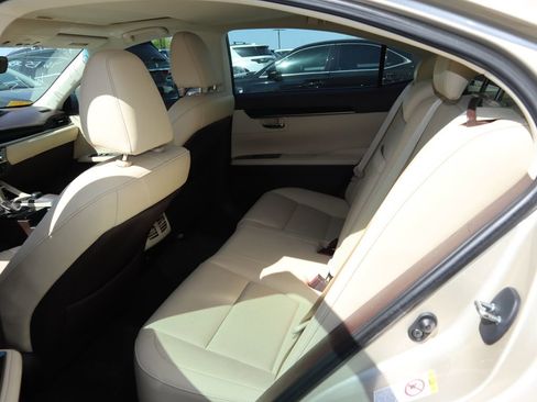Used 2016 Lexus ES 350 w/ Accessory Package 2 FWD image 10