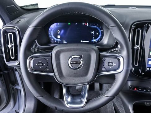 Certified 2025 Volvo XC40 B5 Plus AWD/4WD image 10