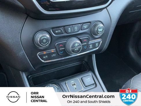Used 2021 Jeep Cherokee Limited AWD/4WD image 24