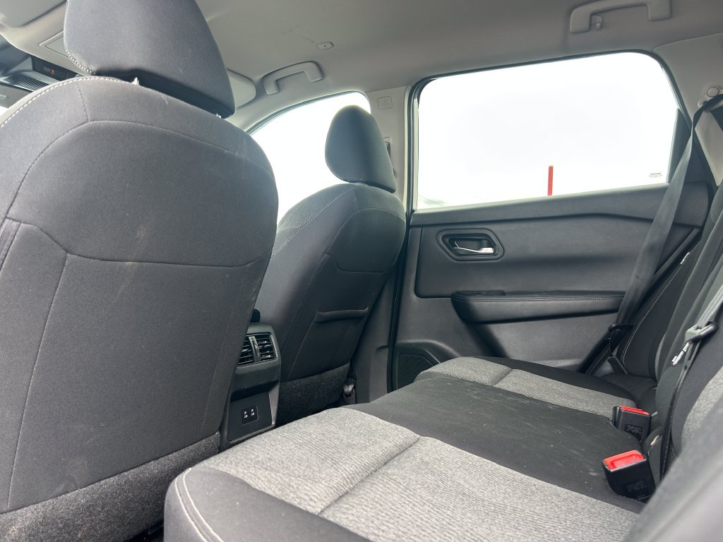 Used 2024 Nissan Rogue SV FWD image 28