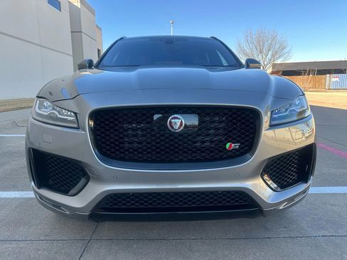 Used 2019 Jaguar F-PACE S image 4