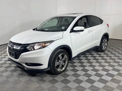 Used 2017 Honda HR-V EX image 2