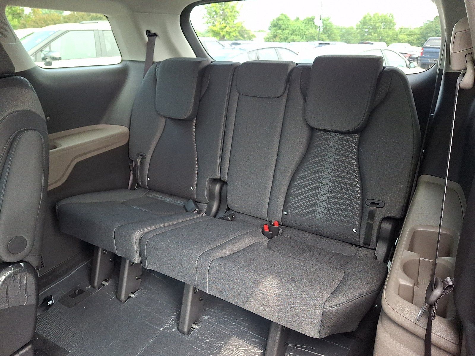 New 2027 Kia Carnival LX FWD image 7