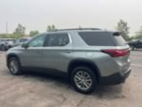 Used 2023 Chevrolet Traverse LT FWD image 2