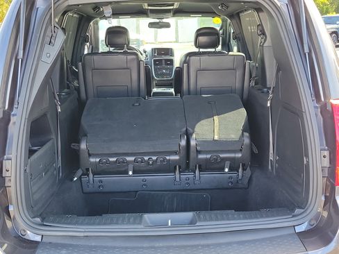 Used 2016 Dodge Grand Caravan SXT FWD image 13