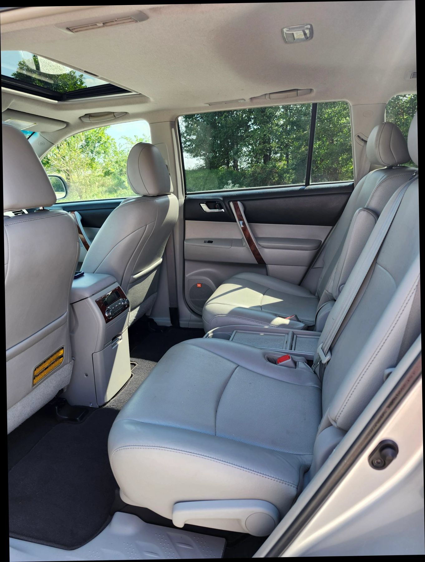 Used 2012 Toyota Highlander Limited w/ Tow Pkg FWD image 13