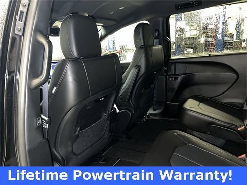 New 2026 Chrysler Pacifica Select image 16
