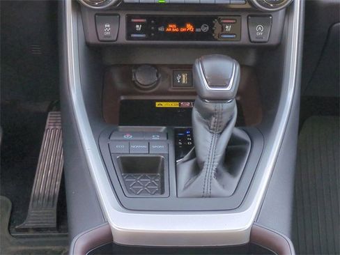 Used 2025 Toyota RAV4 Limited image 21