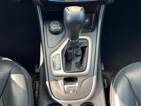 Used 2015 Jeep Cherokee Limited image 35