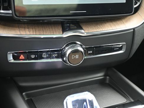 New 2026 Volvo XC60 B5 Plus w/ Protection Package Premier image 16