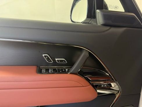 New 2025 Land Rover Range Rover SV image 25