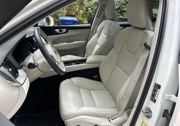 Used 2023 Volvo XC60 B5 Plus w/ Climate Package AWD/4WD image 2