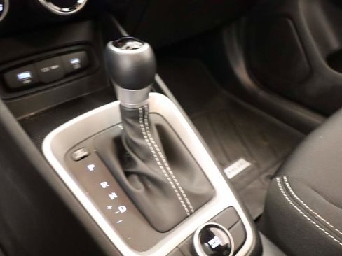 Used 2025 Hyundai Venue SEL image 10