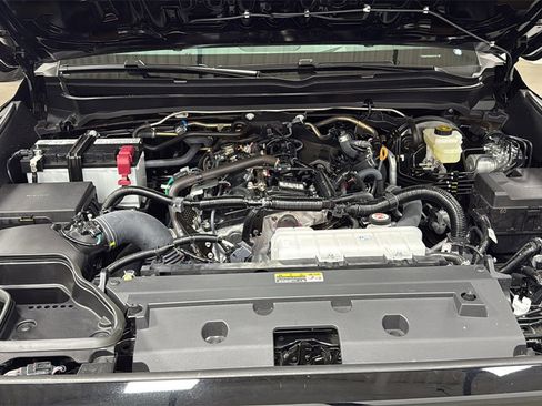 Certified 2025 Toyota Tacoma SR5 image 25