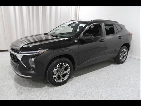 Used 2024 Chevrolet Trax LT image 3