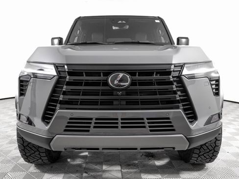 Used 2024 Lexus GX 550 image 3