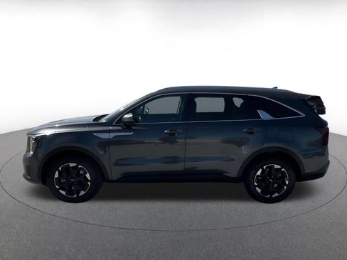 Used 2024 Kia Sorento S FWD image 9