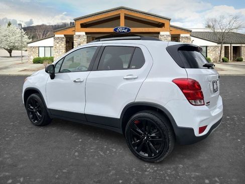 Used 2018 Chevrolet Trax LT w/ Sun & Sound Package image 6