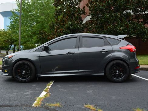 Used 2017 Ford Focus ST FWD image 8