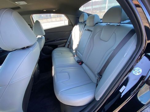 Used 2025 Hyundai Elantra Limited image 25