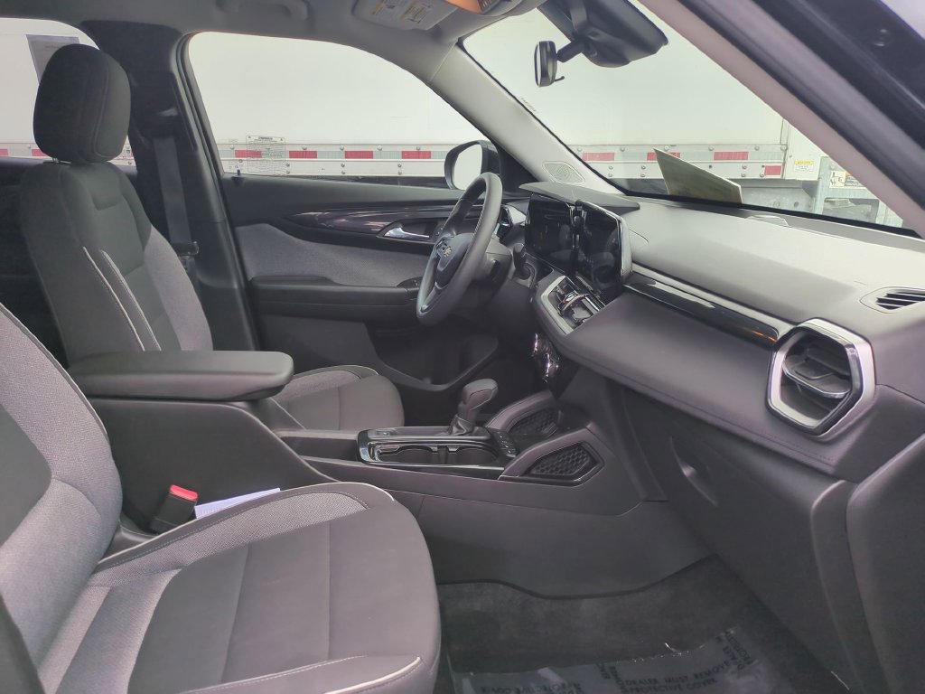 Used 2025 Chevrolet TrailBlazer LT AWD/4WD image 28