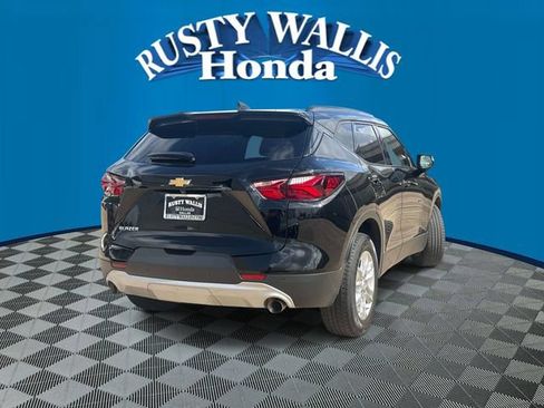 Used 2021 Chevrolet Blazer LT FWD image 2