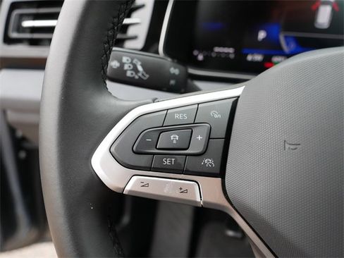 Certified 2025 Volkswagen Jetta SE image 25