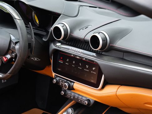 Used 2019 Ferrari Portofino RWD image 64