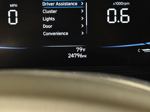 Used 2024 Hyundai Venue SE FWD image 23