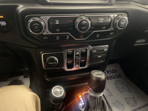 Used 2018 Jeep Wrangler Unlimited Sahara AWD/4WD image 35