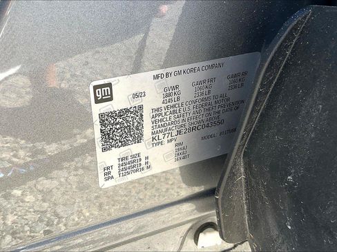 Used 2024 Chevrolet Trax RS w/ Sunroof Package FWD image 3
