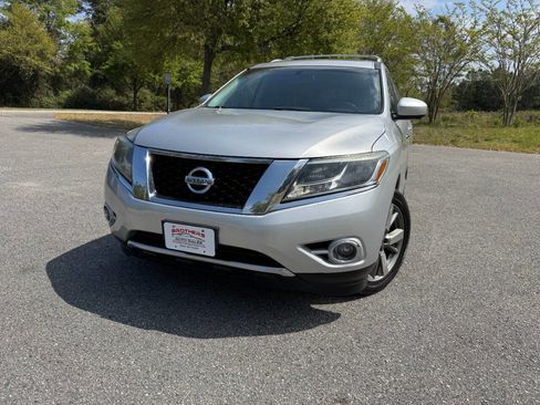 Used 2015 Nissan Pathfinder Platinum w/ Family Entertainment Package image 28