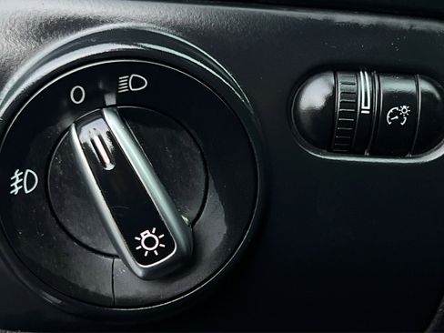 Used 2011 Volkswagen GTI 2-Door FWD image 46