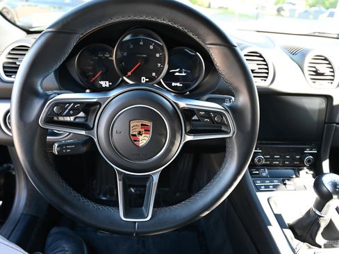 Used 2017 Porsche 718 Boxster RWD image 23