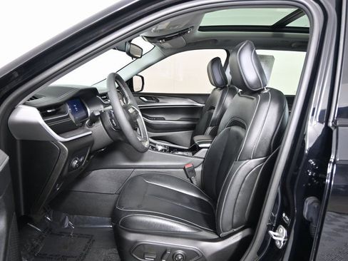 Used 2023 Jeep Grand Cherokee Limited w/ Black Appearance Package image 21